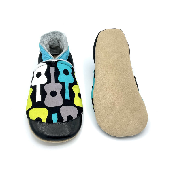 Chaussons homme Enguerrand – Motif guitares noir et turquoise