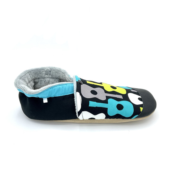 Chaussons homme Enguerrand – Motif guitares noir et turquoise