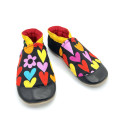 Chaussons en cuir souple imprimés de gros coeurs