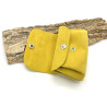 Porte-monnaie en cuir velours jaune orné d'une fleur de lotus