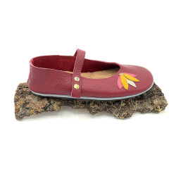 Ballerines en cuir rouge ornées de fleurs de lotus