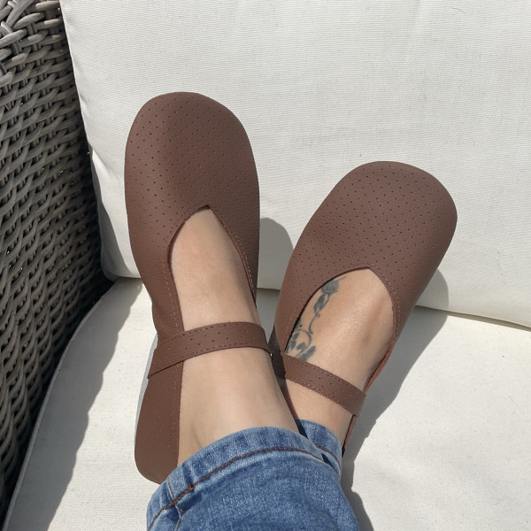 Ballerines en cuir chocolat glacé perforé