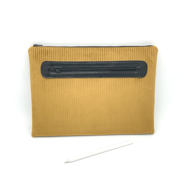 Housse pour tablette en velours ocre et cuir noir