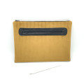 Housse pour tablette en velours ocre et cuir noir