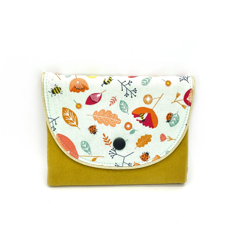 Portefeuille en velours moutarde et motif fleuri