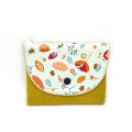 Portefeuille en velours moutarde et motif fleuri