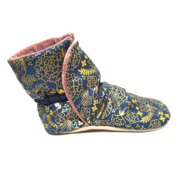 Chaussons bottes en cuir souple et tissu au motif floral doré