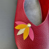 Ballerines en cuir rouge ornées de fleurs de lotus