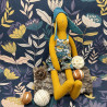 Mathilda, la lapine habillée d'une salopette fleurie