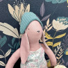 Camomille la lapine habillée d'une salopette en Liberty of London®