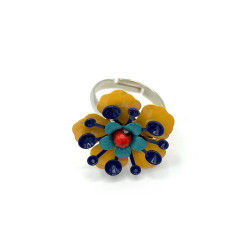 Bague composée d'une fleur émaillée