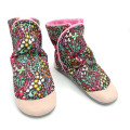 Chaussons forme bottes – personnalisables – tissu & cuir