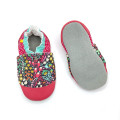 Chaussons en cuir souple imprimés fleuris pour enfant