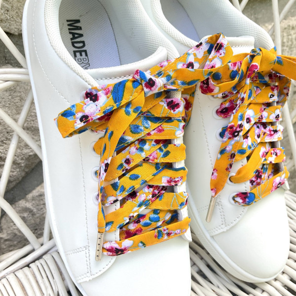 Lacets en tissu jaunes à fleurs | Dont Forget Melanie