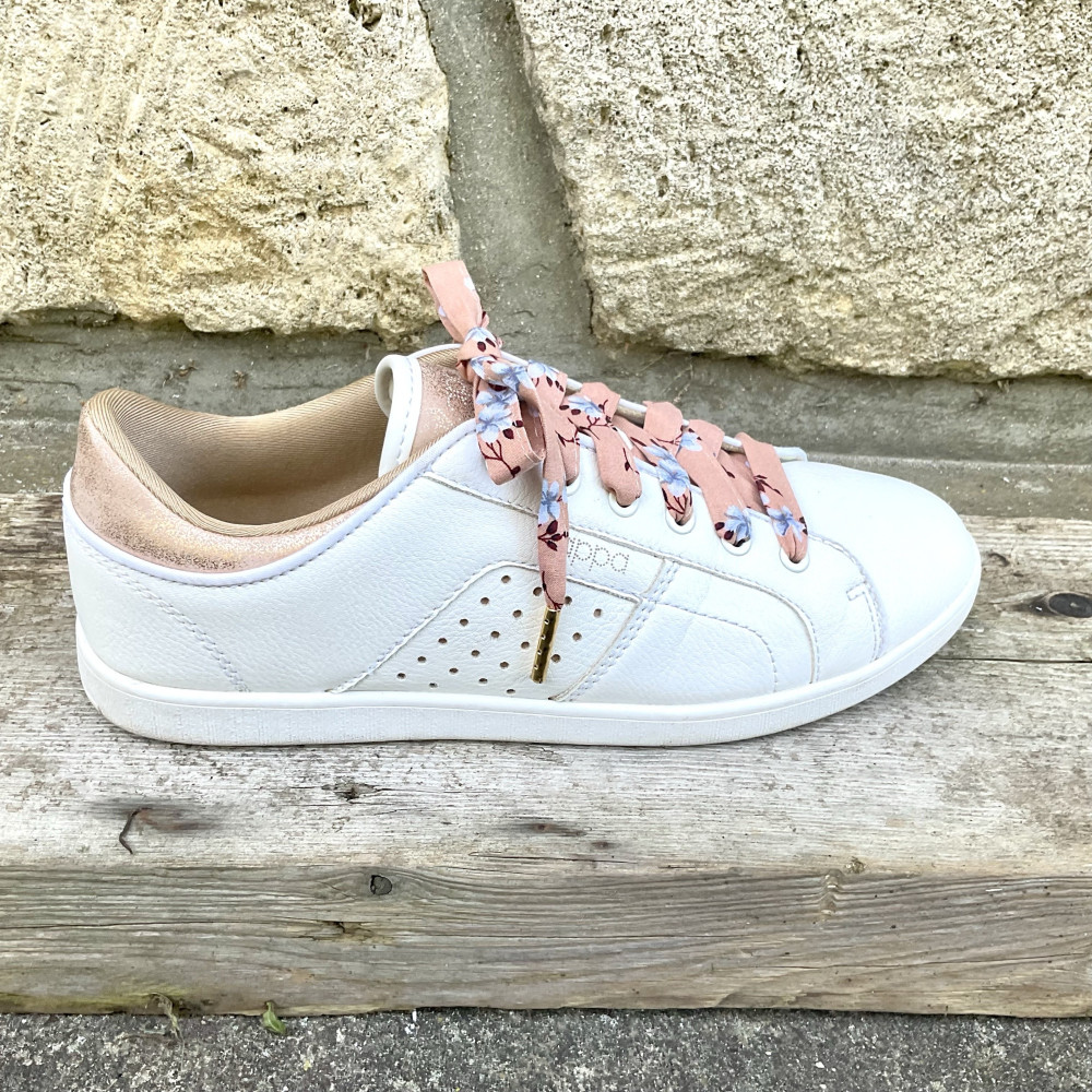 Lacets en tissu fleuri nude | Dont Forget Melanie