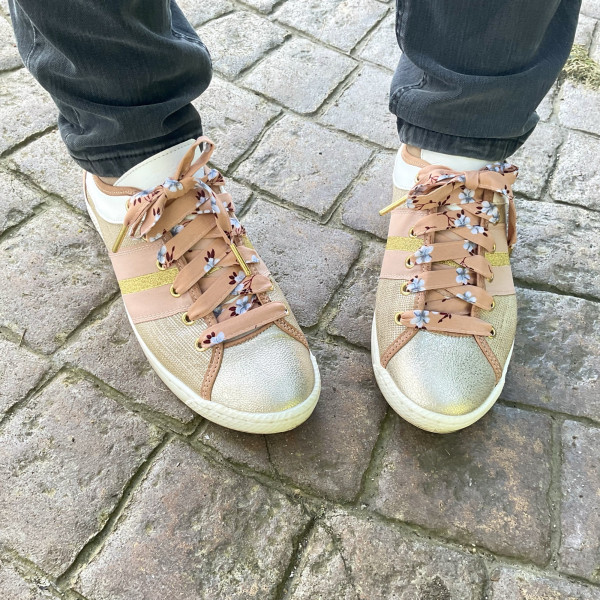 Lacets en tissu fleuri nude | Dont Forget Melanie