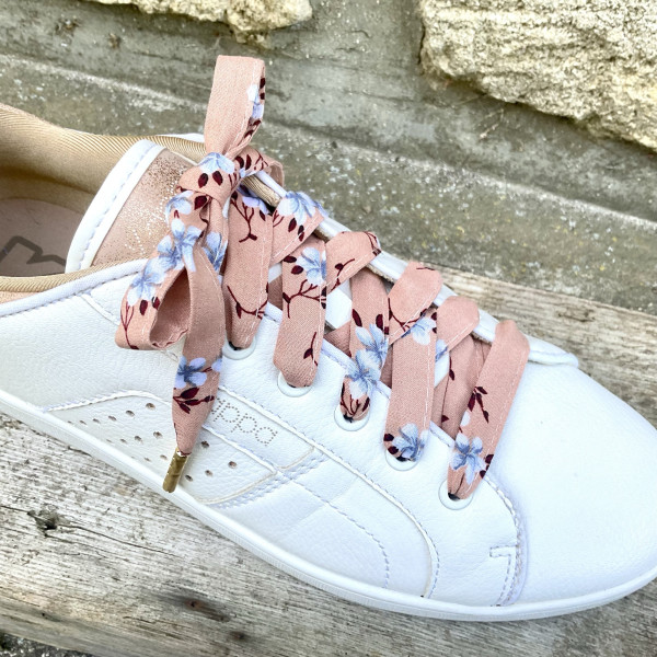 Lacets en tissu fleuri nude | Dont Forget Melanie