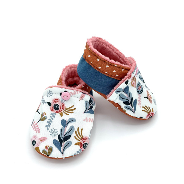 Chaussons bébé Izia tissu blanc rose bleu fleurs poétiques - Dont Forget Melanie