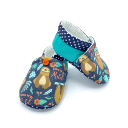 Chaussons bébé Alistair tissu pois bleu marine vert paresseux - Dont Forget Melanie