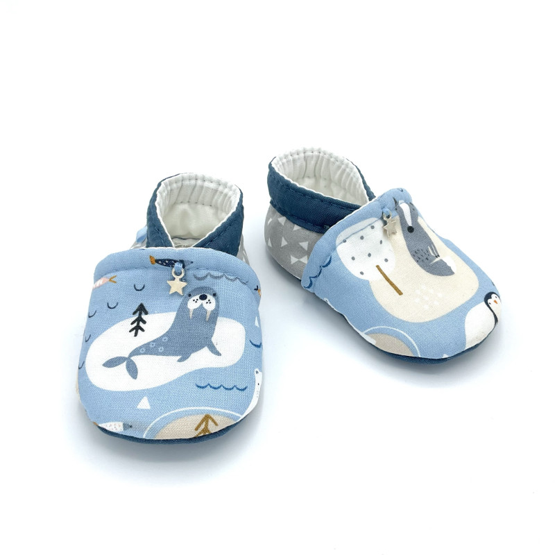 Chaussons bébé Kassi tissu bleu clair pôle nord banquise - Dont Forget Melanie