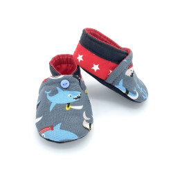 Chaussons bébé imprimés de requins pirates