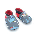Chaussons bébé imprimés de requins pirates
