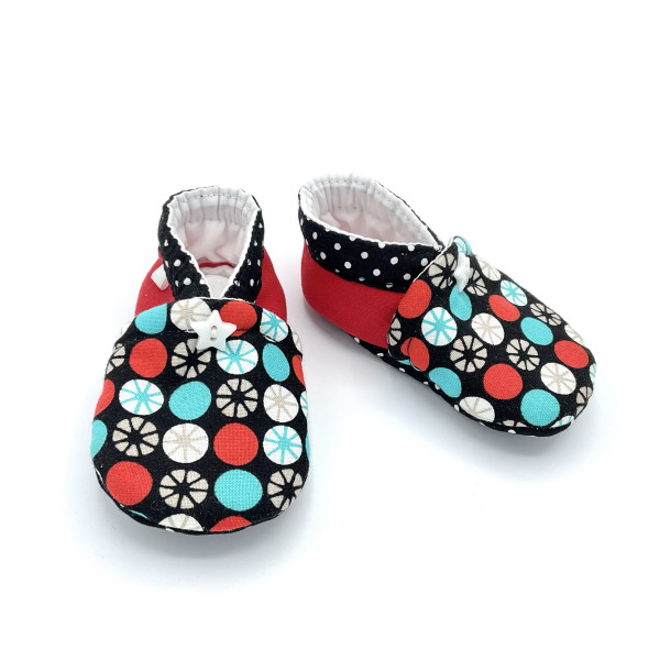 Chaussons bébé imprimés graphiques