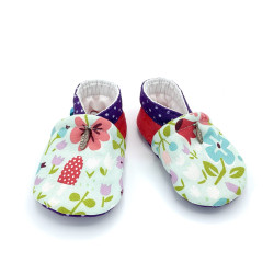 Chaussons bébé imprimés de fleurs et champignons