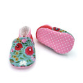Chaussons bébé imprimés de fleurs