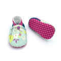 Chaussons bébé imprimés de fleurs et branchages