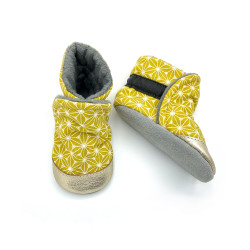 Chaussons bottes en cuir souple imprimés graphique jaune