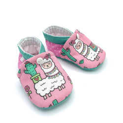 Chaussons bébé Lilou tissu pois rose vert lamas - Dont Forget Melanie