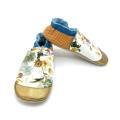 Chaussons femme créateur français fleurs bleu blanc camel cuir confortables pieds larges - Dont Forget melanie