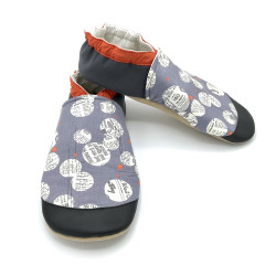 Chaussons en cuir souple motifs graphiques gris
