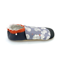 Chaussons en cuir souple motifs graphiques gris